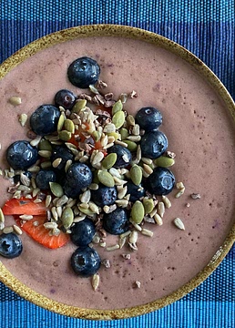Berry Breakfast Shake Bowl