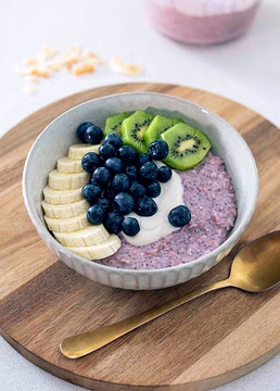 PINK QUINOA OVERNIGHT OATS