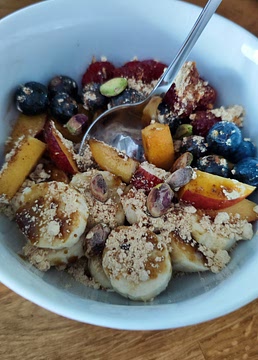 Healthy quick fruit oatmeal
