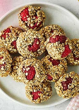 Raspberry, almond & oat breakfast cookies