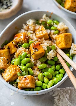 Spicy Sriracha Tofu Rice Bowls
