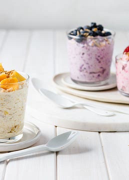 Tropical yoghurt fruit whip